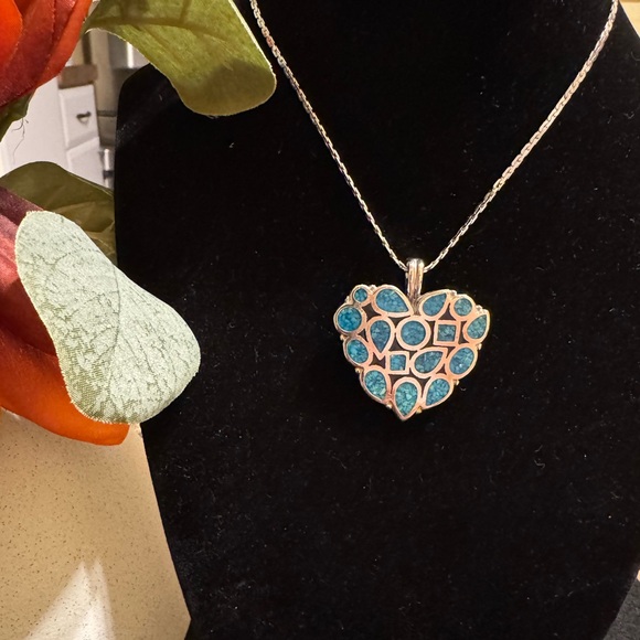 Trifari Jewelry - VTG 1970s Trifari silver tone heart shaped pendant necklace w/inlaid turquoise